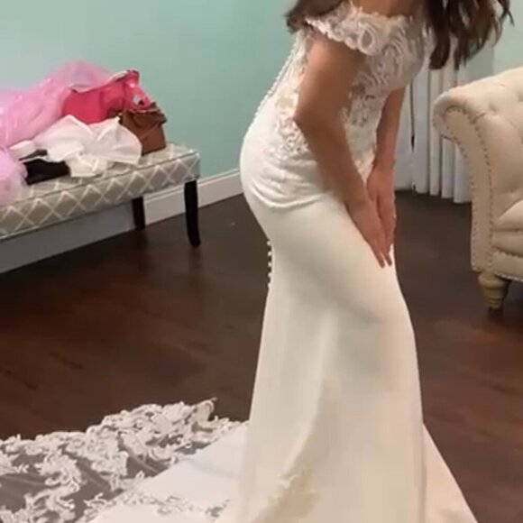 ANNA GRACE Elegant Luxurious Crepe Fabric Lace Designer Wedding Gown Size 4 - Picture 7 of 13